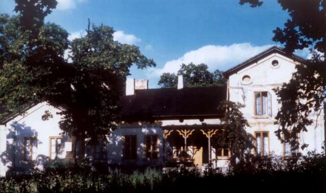 Dwór w Skłótach koło Kutna-ostatnie miejsce pracy Wojciecha jako zarządcy-zdjęcie z 1990r. width=