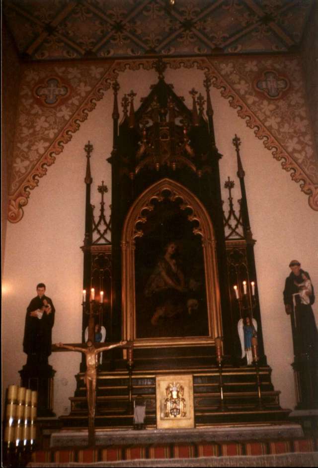 Ołtarz w kościele pw. Marii Magdaleny w Szydłowie  z obrazem Maria Magdalena Wojciecha Piechowskiego