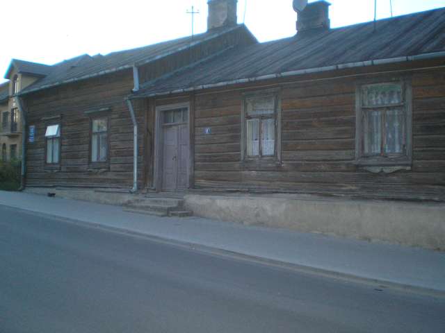 Pierwszy budynek szkoły